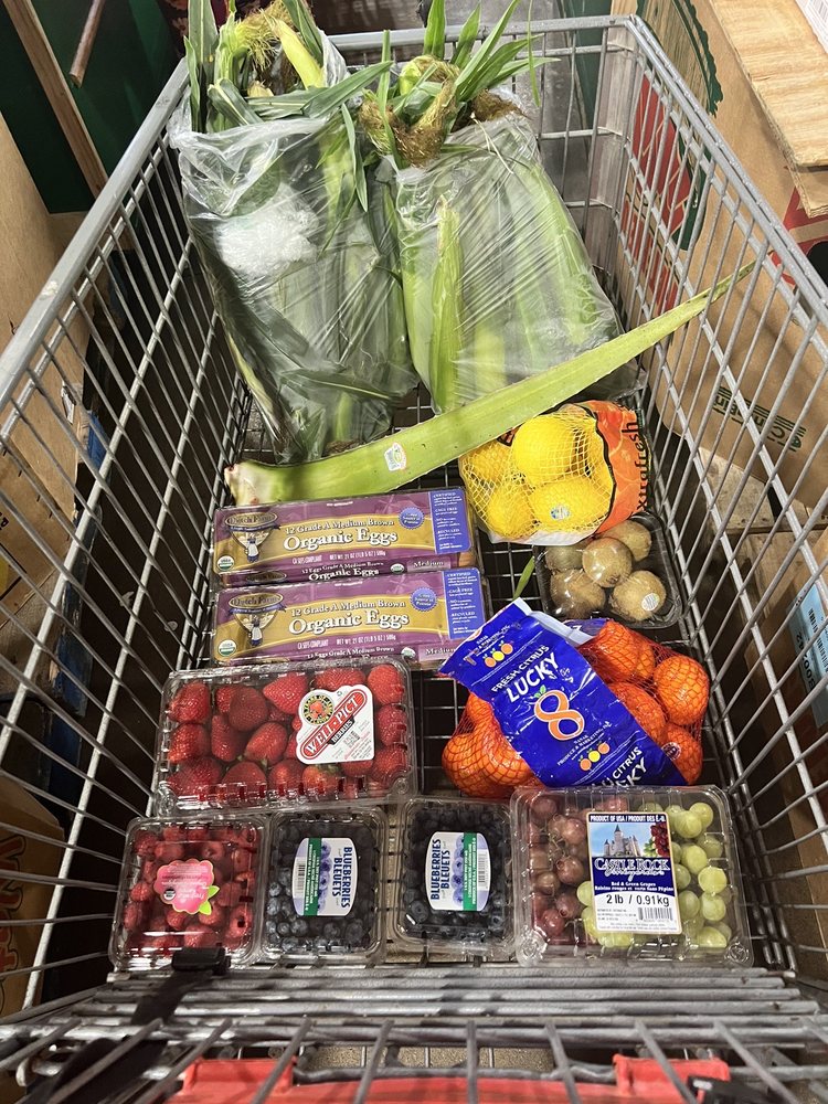 CIOLINO FRUIT & VEGETABLE MARKET Updated November 2024 18 Photos