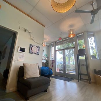 Massage Poise - Waiting room - Massage Near Me - Temecula, California Massage Poise - Waiting room - Massage Near Me - Temecula, California