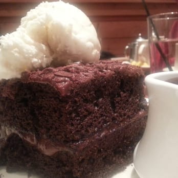 Goofy's Kitchen - Brownie with ice cream - American Near Me - Anaheim, California