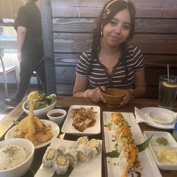 Starfish Sushi - Salmon sushi and bento boxes - Sushi Bars Near Me - Downey, California