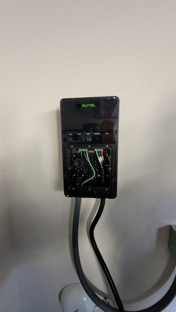 Slide of CZ Electric Licensed Electrical Contractor