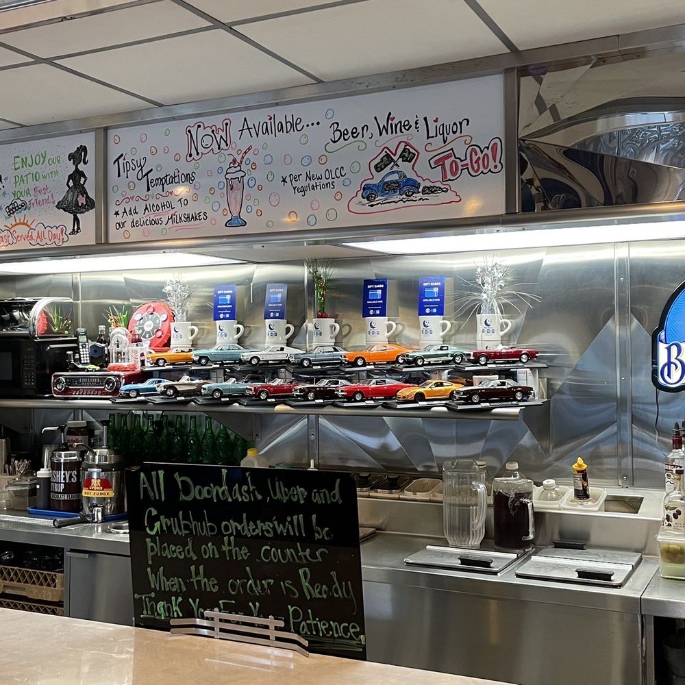 Blue Moon Diner - American Near Me - Beaverton, Oregon
