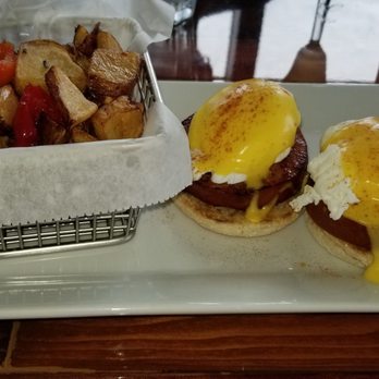 Untoasted - Traditional eggs Benedict - Breakfast & Brunch Near Me - Hallandale Beach, Florida