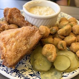 Classic chicken with grits and fried okra Classic chicken with grits and fried okra