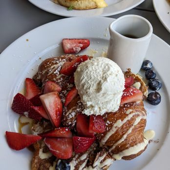 Bloom - Croissant French toast omg - American Near Me - Santa Clara, California Bloom - Croissant French toast omg - American Near Me - Santa Clara, California