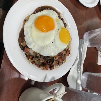 Eggs 'n Things - Waikiki Beach Eggspress - Hawaiian Loco Moco - Breakfast & Brunch Near Me - Honolulu, Hawaii Eggs 'n Things - Waikiki Beach Eggspress - Hawaiian Loco Moco - Breakfast & Brunch Near Me - Honolulu, Hawaii