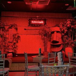 The Red Lei Lounge - Stage