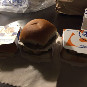 White Castle - Vegetarian patties- can come with ranch or Thai sauce- both barely had any - Burgers Near Me - Commack Long Island, New York