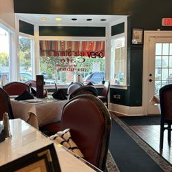 Maple Street Cafe - Indoor ambiance is simple, staff is excellent. Have had great service both times I have visited. Great for any occasion.