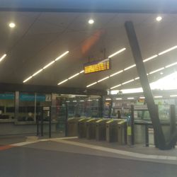 Thomastown railway station, Melbourne - Entrance