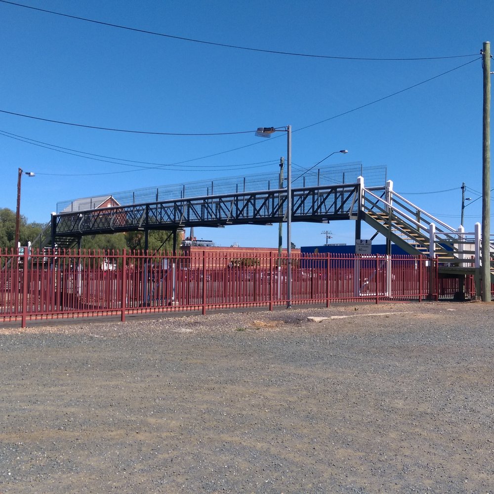 Echuca Railway Station - Footbridge - Train Stations Near Me - Echuca, VIC