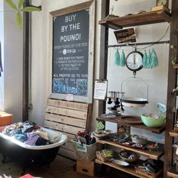 Ashby - Buy by the pound bathtub and scale
