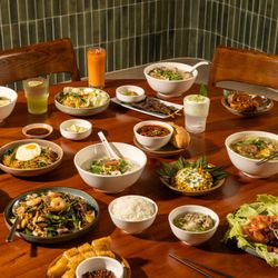 Heng Seng Noodles - Full table of Heng Seng Noodles' dishes from congee, stir-fry noodles, noodle soups, a variety of appetziers and drinks!