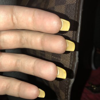 Today's Nails and Spa - Acrylic build up ! Terrible quality! - Day Spas Near Me - Ocoee, Florida