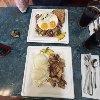 Egghead's Restaurant - Eggs Benedict and corned beef hash featuring the compostable plates! - Breakfast & Brunch Near Me - Fort Bragg, California