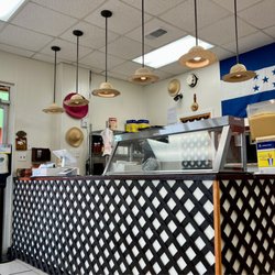 Típicos El Hondureño - The counter area! Love the lights...