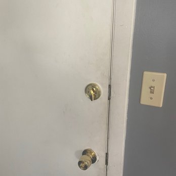 Flagship Motor Court - Door is flimsy and dirty!! - Hotels Near Me - Hampton, New Hampshire Flagship Motor Court - Door is flimsy and dirty!! - Hotels Near Me - Hampton, New Hampshire