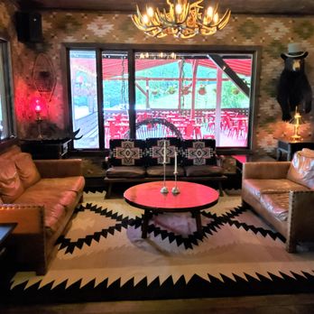Urban Cowboy Lodge - Lobby lounge - Bed & Breakfast Near Me - Big Indian, New York