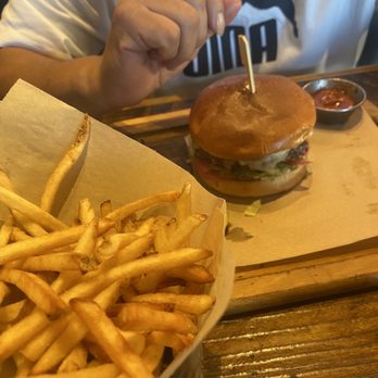 Finneys Crafthouse - Porter Ranch - Finneys combo - New American Near Me - Porter Ranch, California