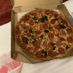 Pepperoni, ham & spinach.  Great crust!