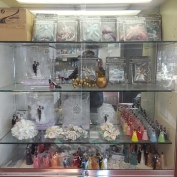Laury's Bakery & Cake - Wedding plans, they got you! - Bakeries Near Me - Oak Park, Illinois Laury's Bakery & Cake - Wedding plans, they got you! - Bakeries Near Me - Oak Park, Illinois