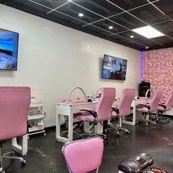 Oasis Nail Spa - Uptown - Nail area