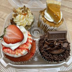 The Sweet Spot Desserts & Cake Supplies - 4 cupcakes - 13.00 bucks