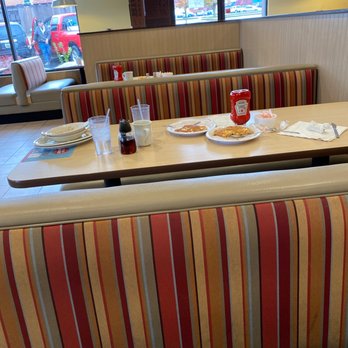 Huddle House - Dirty table - American Near Me - Russell Springs, Kentucky Huddle House - Dirty table - American Near Me - Russell Springs, Kentucky