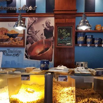 Garrett Popcorn Shops - You can pick the size tin or bag and flavor - Popcorn Shops Near Me - Chicago, Illinois