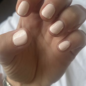 Salon De Manucure - Spotty gel mani (photo doesn't do justice how spotty it is -.-) - Nail Salons Near Me - Los Angeles, California