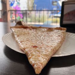 Cheese pizza slice