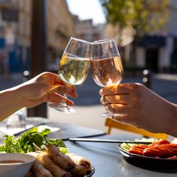 Le Petit Cambodge - Wine