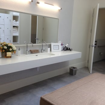 The Bar Method - Women's changing area - Barre Classes Near Me - Oakland, California The Bar Method - Women's changing area - Barre Classes Near Me - Oakland, California