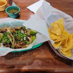 Cholula Mexican grill - Tacos and chips