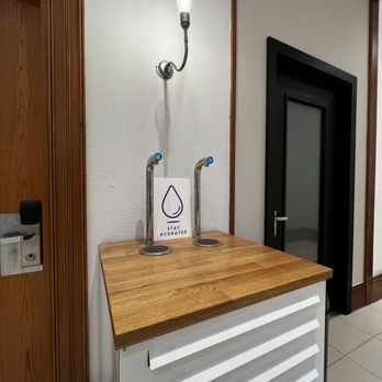 Swindon Marriott Hotel - Sparkling and flat water station - Hotels Near Me - Swindon, SWD