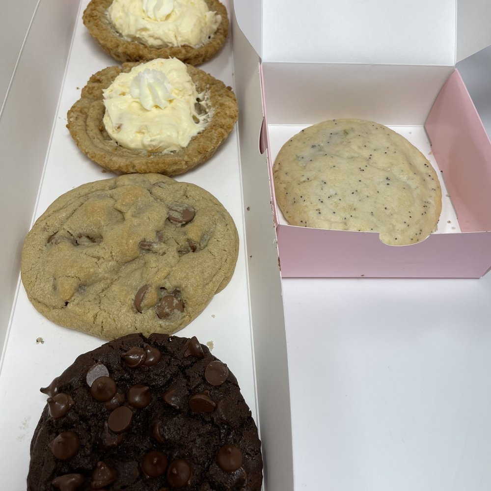 Double chocolate, Poppyseed, Chocolate chip, Peaches and cream Double chocolate, Poppyseed, Chocolate chip, Peaches and cream