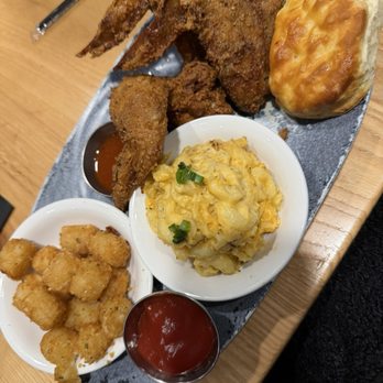Ludacris' Chicken And Beer - Fried Chicken Wings Plate - Southern Near Me - Atlanta, Georgia Ludacris' Chicken And Beer - Fried Chicken Wings Plate - Southern Near Me - Atlanta, Georgia