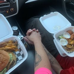 U Hanngry - Cheeseburger, Boneless Buffalo Wings