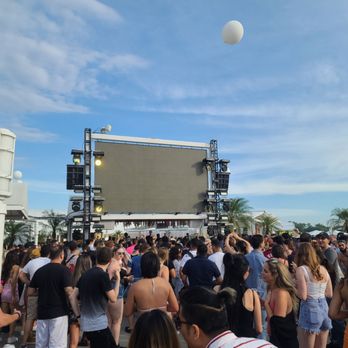Cabana Pool Bar - a crowd of people watching a large screen - Venues & Event Spaces Near Me - Toronto, Ontario Cabana Pool Bar - a crowd of people watching a large screen - Venues & Event Spaces Near Me - Toronto, Ontario