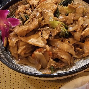 Monkey Thai Restaurant & Bar - Pad see ew - Thai Near Me - Alameda, California Monkey Thai Restaurant & Bar - Pad see ew - Thai Near Me - Alameda, California