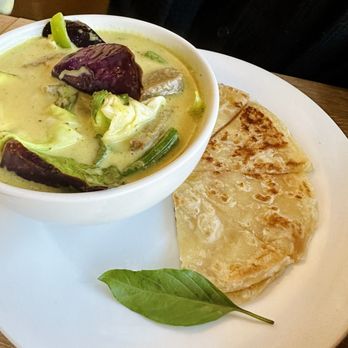 Veggie House - Green Curry with Roti bread - Vegan Near Me - Los Angeles, California Veggie House - Green Curry with Roti bread - Vegan Near Me - Los Angeles, California