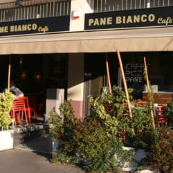Pane Bianco Cafè - Esterno con tavolini