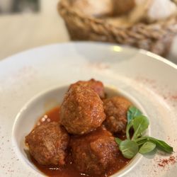 Taberna La Concha - Meatballs in Tomato Sauce