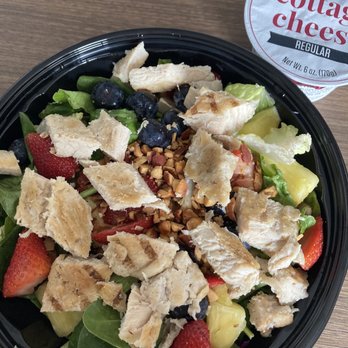 Braum’s - Strawberry Poppyseed Chicken Salad (grilled) with side of cottage cheese - Ice Cream & Frozen Yogurt Near Me - McPherson, Kansas Braum’s - Strawberry Poppyseed Chicken Salad (grilled) with side of cottage cheese - Ice Cream & Frozen Yogurt Near Me - McPherson, Kansas