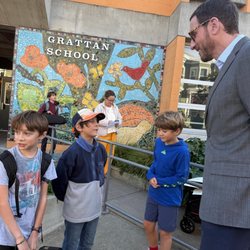 Grattan Elementary School - Politician Weiner LEADING & BRAINWASHING very young children.