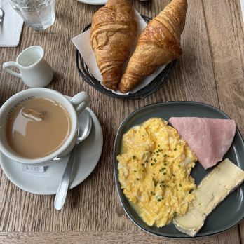 La P'tite Louise - "Le Grand Louise" (Tall Louise) - coffee or tea, fresh squeezed orange juice (not pictured), scrambled eggs, ham, cheese, and croissant. - Bars Near Me - Paris, 75 La P'tite Louise - "Le Grand Louise" (Tall Louise) - coffee or tea, fresh squeezed orange juice (not pictured), scrambled eggs, ham, cheese, and croissant. - Bars Near Me - Paris, 75