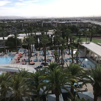 Green Valley Ranch Pool - Lounges Near Me - Henderson, Nevada