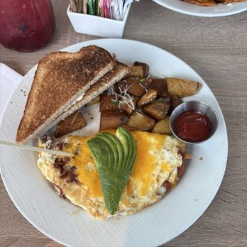 Lighthouse - Bacon Cheddar Bacon, Cheddar, Avocado Omelette - Breakfast & Brunch Near Me - Newport Beach, California