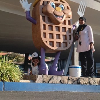 Kings Inn San Diego - Waffle friend welcomes you for breakfast - San Diego, CA