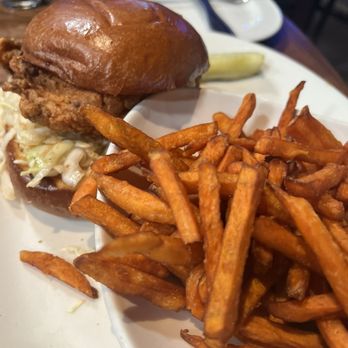 Yard House - Nashville Hot Chicken Sandwich - Bars Near Me - Roseville, California Yard House - Nashville Hot Chicken Sandwich - Bars Near Me - Roseville, California